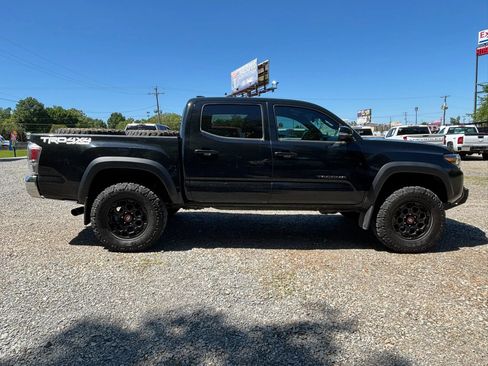 Used 2022 Toyota Tacoma TRD Off-Road AWD/4WD image 7