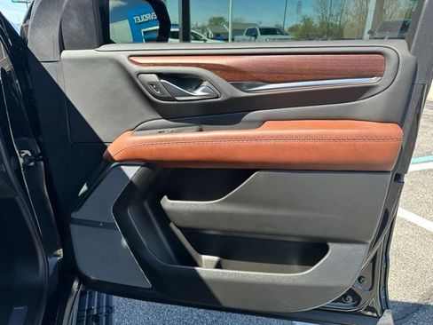 Used 2024 GMC Yukon Denali Ultimate AWD/4WD image 11
