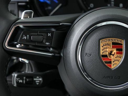 Used 2026 Porsche Macan AWD/4WD image 10