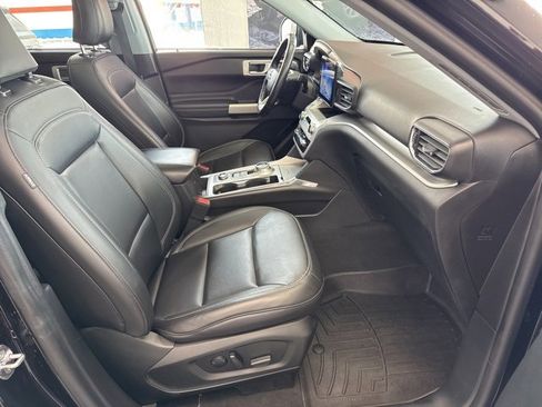 Used 2022 Ford Explorer XLT w/ Equipment Group 202A image 13