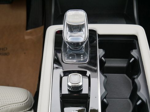 New 2026 Volvo XC90 B6 Ultra image 9