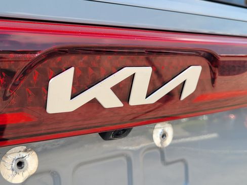 Used 2023 Kia Carnival SX Prestige FWD image 6