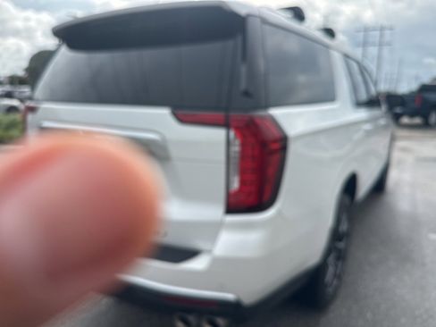 Used 2024 GMC Yukon XL Denali w/ Denali Reserve Package image 7