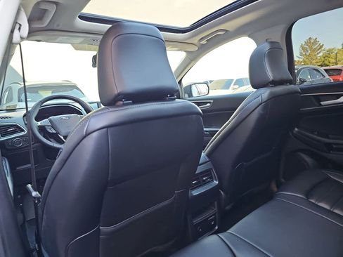 Used 2024 Ford Edge SEL w/ Convenience Package image 16