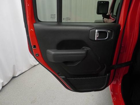 Used 2022 Jeep Wrangler Unlimited Sport image 40