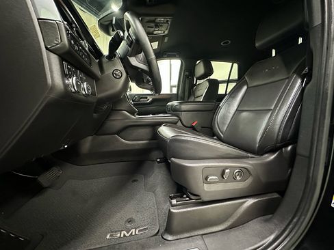 Used 2025 GMC Yukon Denali AWD/4WD image 29