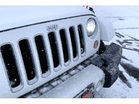 Used 2017 Jeep Wrangler Unlimited Sahara w/ LED Lighting Group image 29