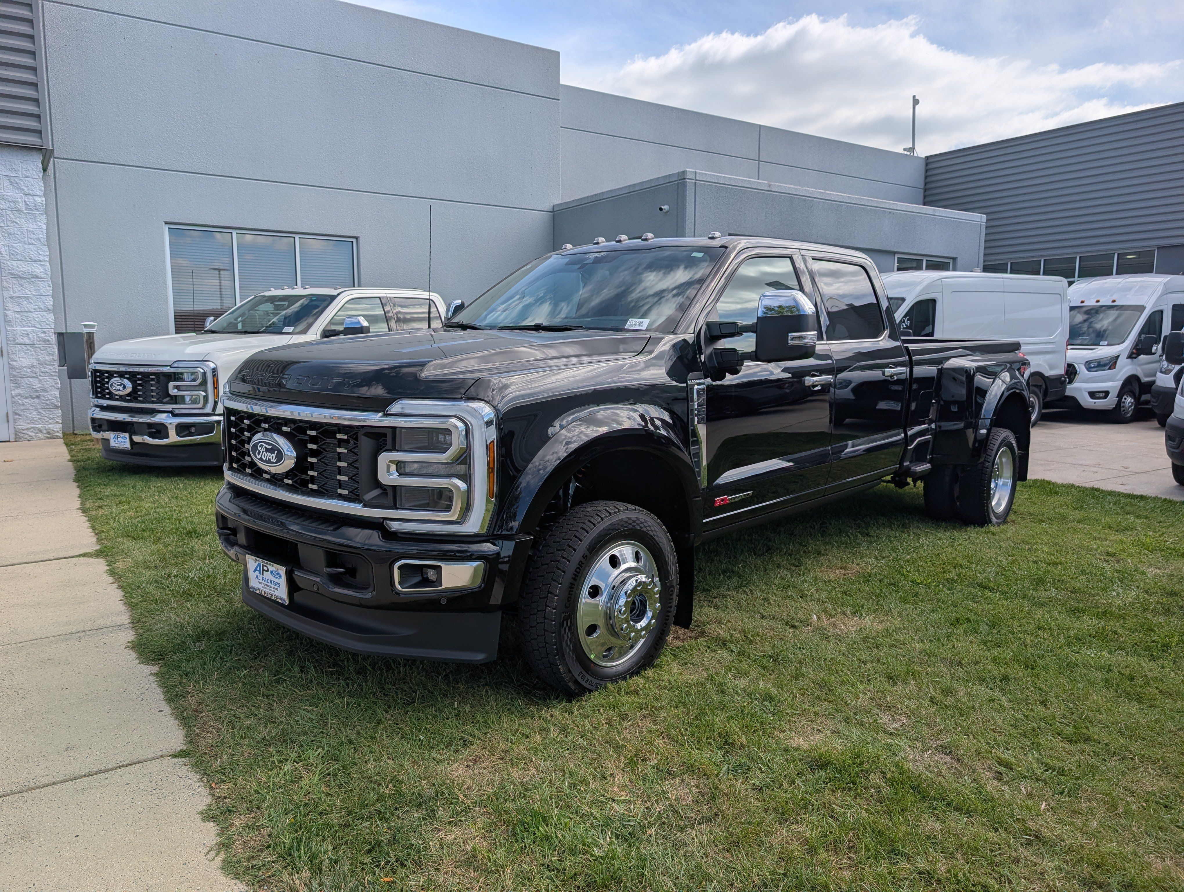 New 2027 Ford F450 Platinum w/ Platinum Plus Package AWD/4WD image 4