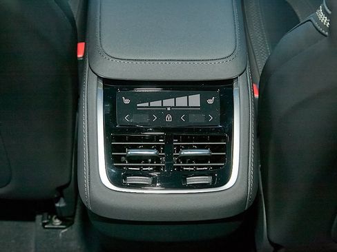 New 2026 Volvo XC90 B6 Plus w/ Protection Package image 25