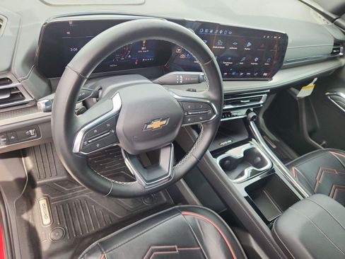 Certified 2025 Chevrolet Traverse LT w/ Driver Confidence Package FWD image 10