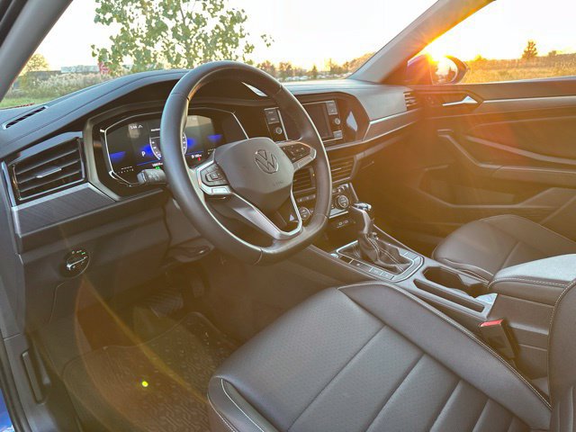 Used 2023 Volkswagen Jetta SE FWD image 12