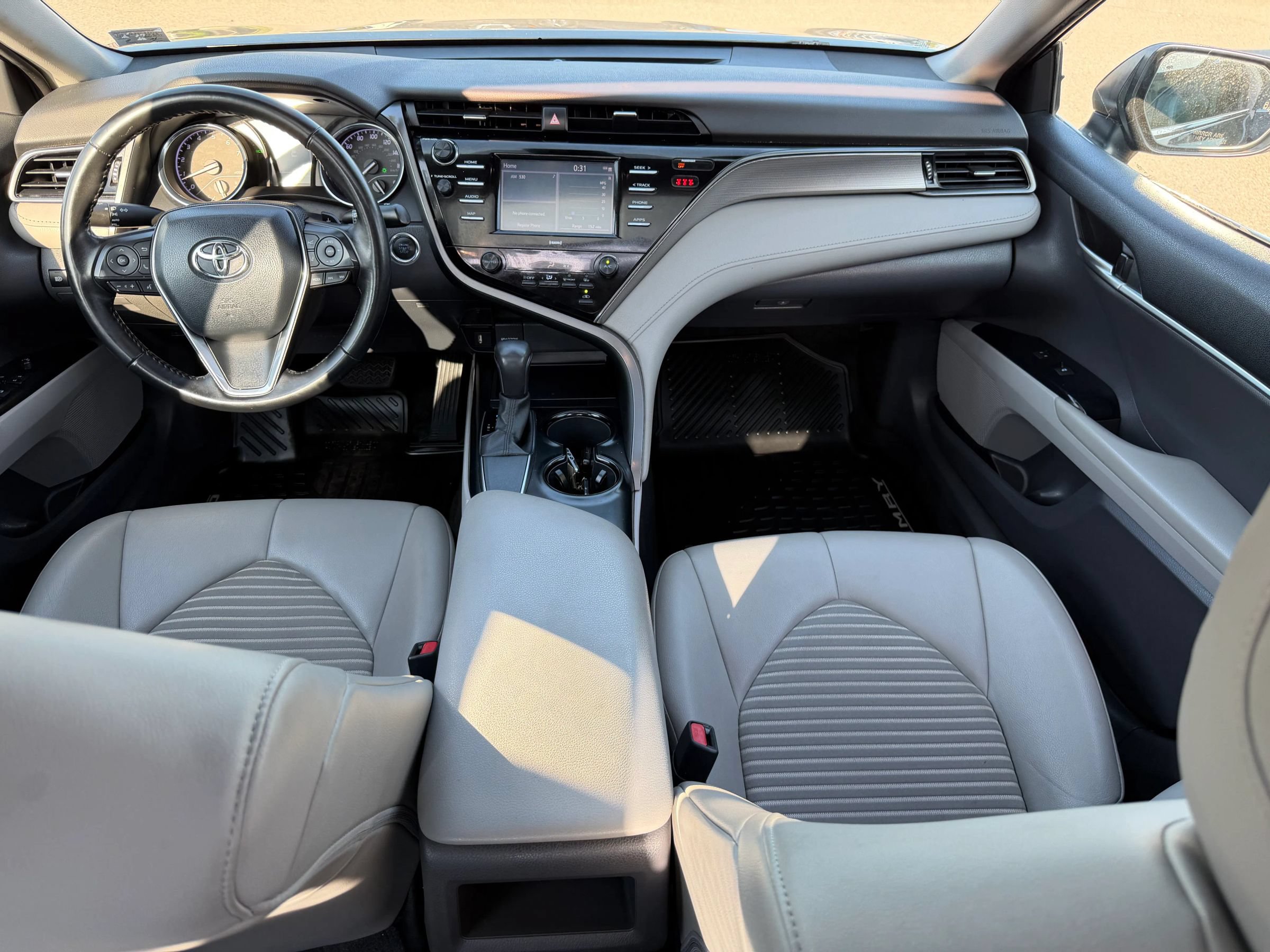 Used 2020 Toyota Camry SE w/ Convenience Package FWD image 16