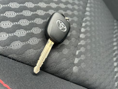 Used 2022 Toyota Tacoma SR5 AWD/4WD image 33