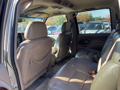 Used 1999 Chevrolet Suburban 2500 w/ Preferred Equipment Group 3 image 14