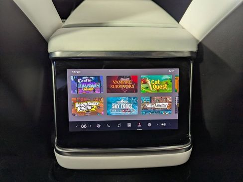 Used 2022 Tesla Model S image 18