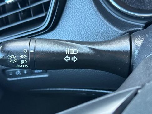 Used 2018 Nissan Rogue SV image 38