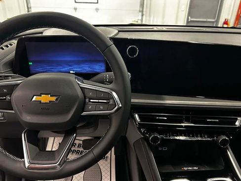 Used 2025 Chevrolet Traverse LT w/ LPO, Floor Liner Package image 11