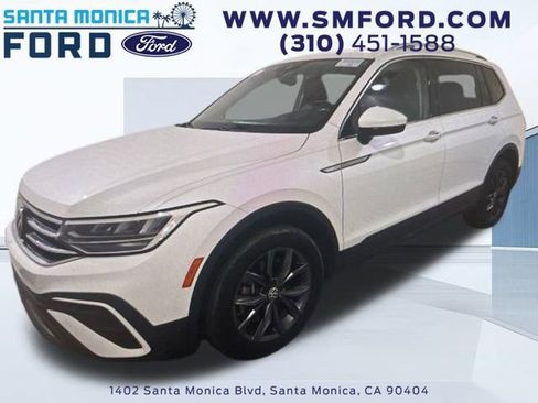 Used 2023 Volkswagen Tiguan SE image 1