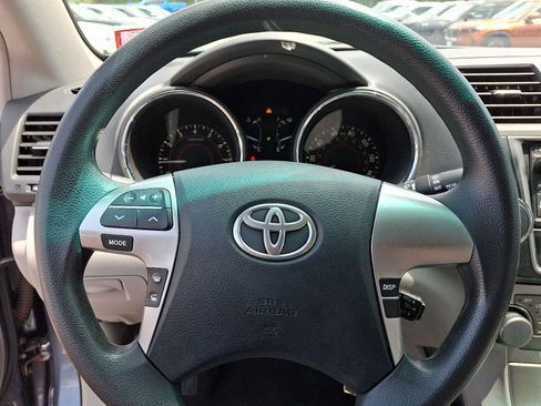 Used 2013 Toyota Highlander 4WD w/ Cold Weather Pkg image 18