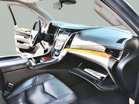 Used 2015 Cadillac Escalade ESV Premium image 26