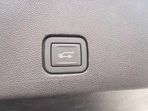 Certified 2024 Cadillac XT6 Premium Luxury w/ LPO, Floor Liner Package AWD/4WD image 17