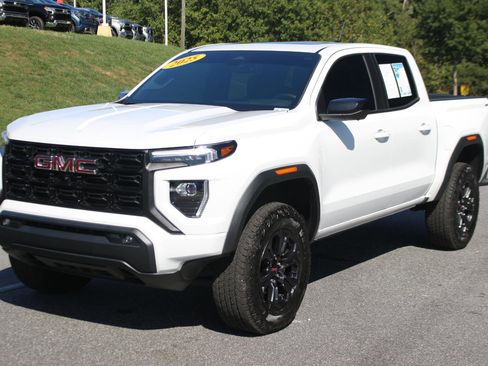 Used 2025 GMC Canyon Elevation w/ Convenience Package image 3