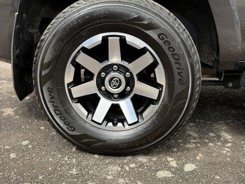 Used 2020 Toyota 4Runner SR5 Premium w/ Moonroof Package AWD/4WD image 28