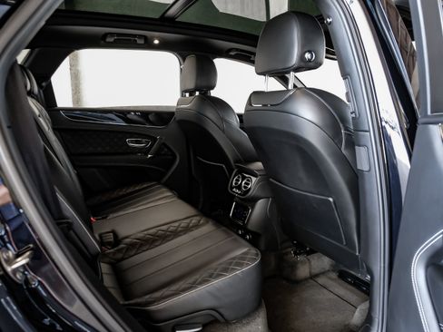 Used 2017 Bentley Bentayga image 40