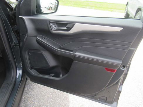 Used 2022 Ford Escape SE w/ SE Sport Appearance Package image 14