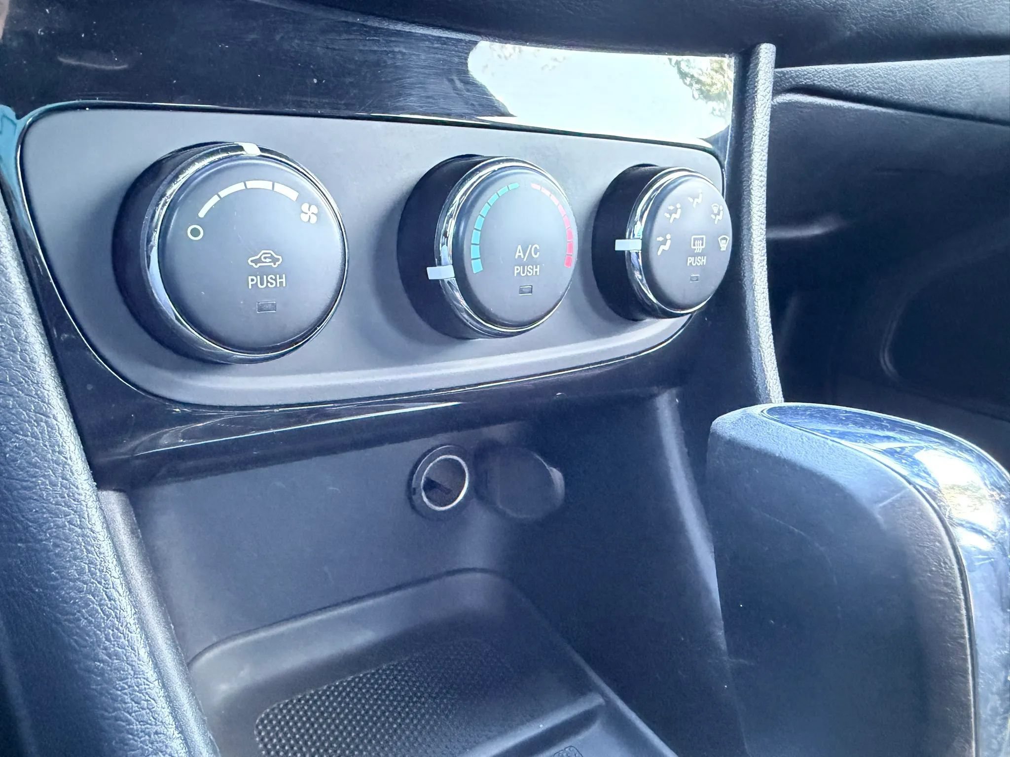 Used 2013 Chrysler 200 LX FWD image 20