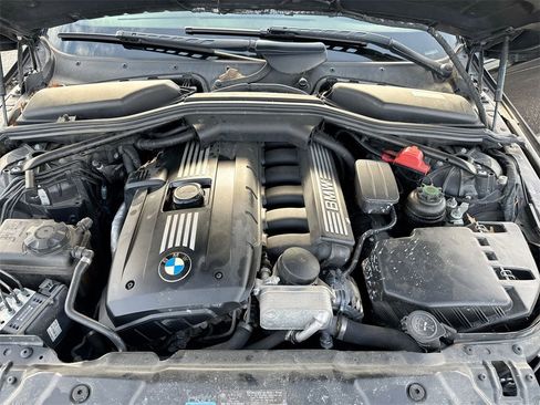 Used 2010 BMW 528i Sedan image 24