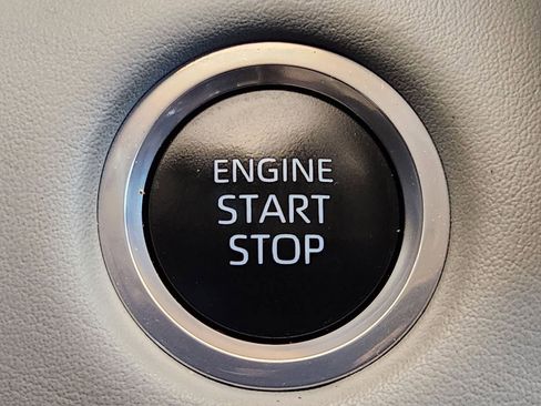 Used 2024 Toyota Highlander LE image 20