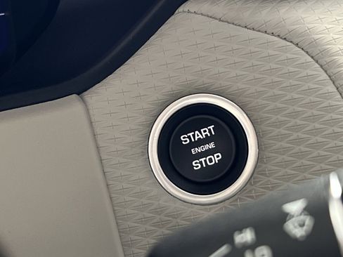 Used 2020 Land Rover Range Rover Velar R-Dynamic S image 33