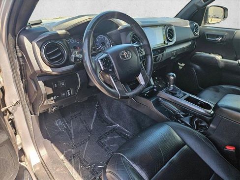 Used 2022 Toyota Tacoma TRD Off-Road w/ TRD Premium Off Road Package AWD/4WD image 9