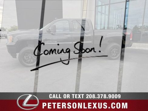 Used 2012 GMC Sierra 2500 Denali w/ Suspension Package, Off-Road AWD/4WD image 3