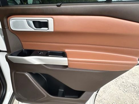 Used 2021 Ford Explorer King Ranch w/ Premium Technology Package AWD/4WD image 24