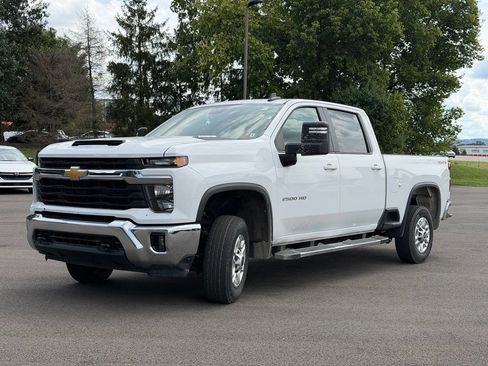 Used 2025 Chevrolet Silverado 2500 LT w/ Convenience Package AWD/4WD image 2