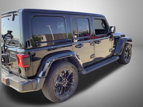 Used 2022 Jeep Wrangler Unlimited Sahara AWD/4WD image 3