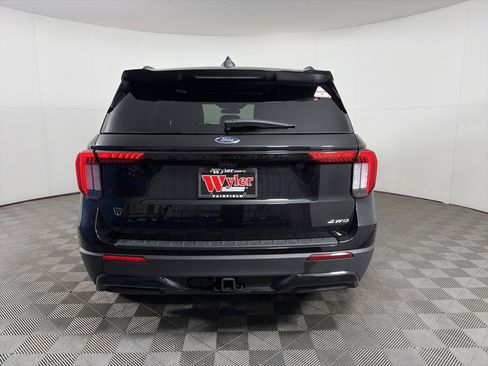 Used 2025 Ford Explorer ST-Line w/ ST-Line Street Pack image 16