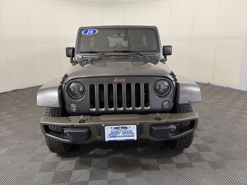 Used 2016 Jeep Wrangler Unlimited Sahara image 2