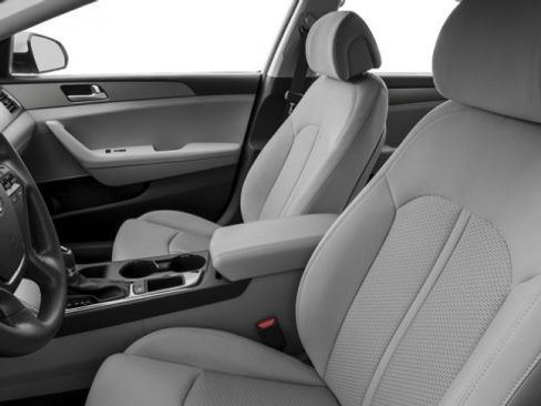 Used 2017 Hyundai Sonata SE image 12