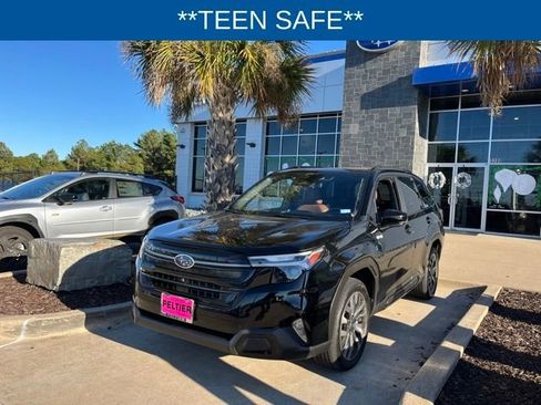Used 2025 Subaru Forester Touring image 3