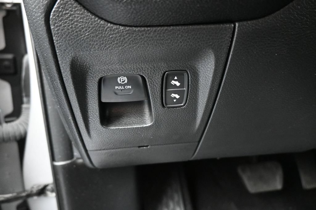 Used 2025 RAM 1500 Laramie AWD/4WD image 13
