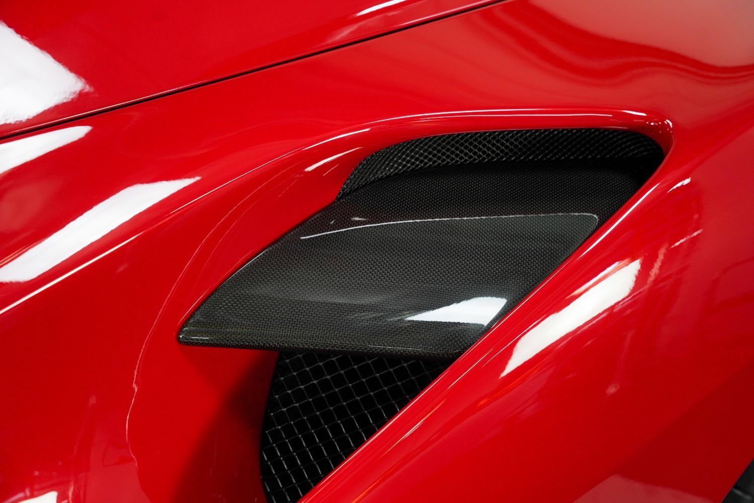 Used 2017 Ferrari 488 Spider RWD image 21