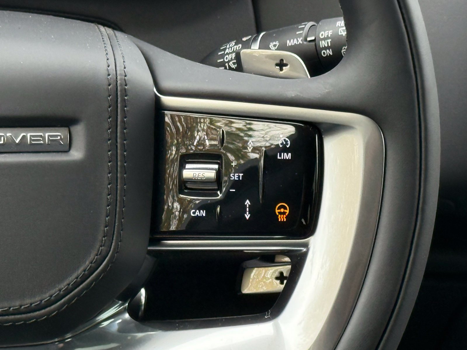 New 2025 Land Rover Range Rover SE AWD/4WD image 34