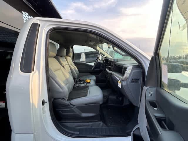New 2025 Ford F550 4x4 Regular Cab Super Duty image 7