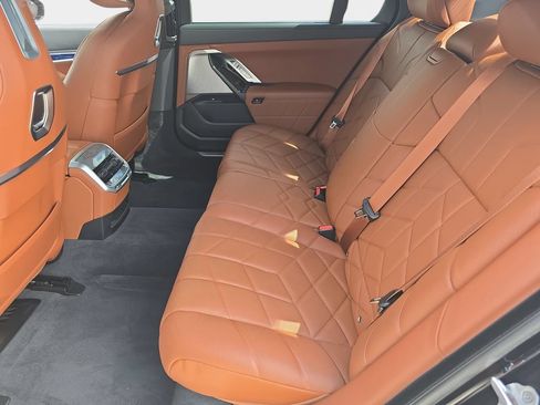 Used 2025 BMW i7 eDrive50 w/ M Sport Package RWD image 18