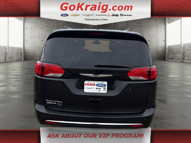 Used 2019 Chrysler Pacifica Touring-L FWD image 6