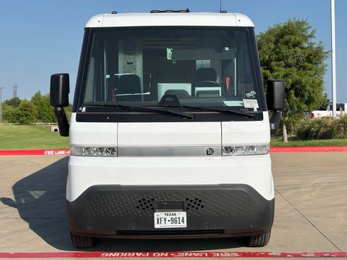 Used 2024 Chevrolet Brightdrop 600 w/ Commercial Equipment Package AWD/4WD image 2