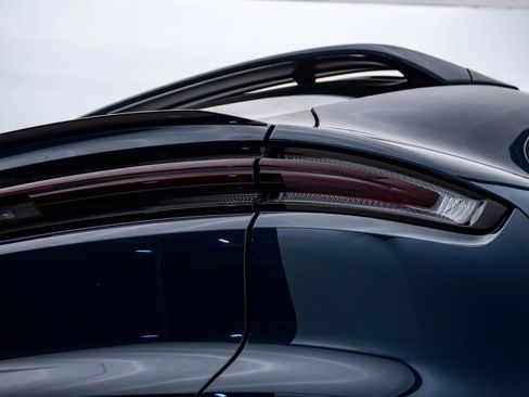 Certified 2024 Porsche Cayenne Coupe image 12